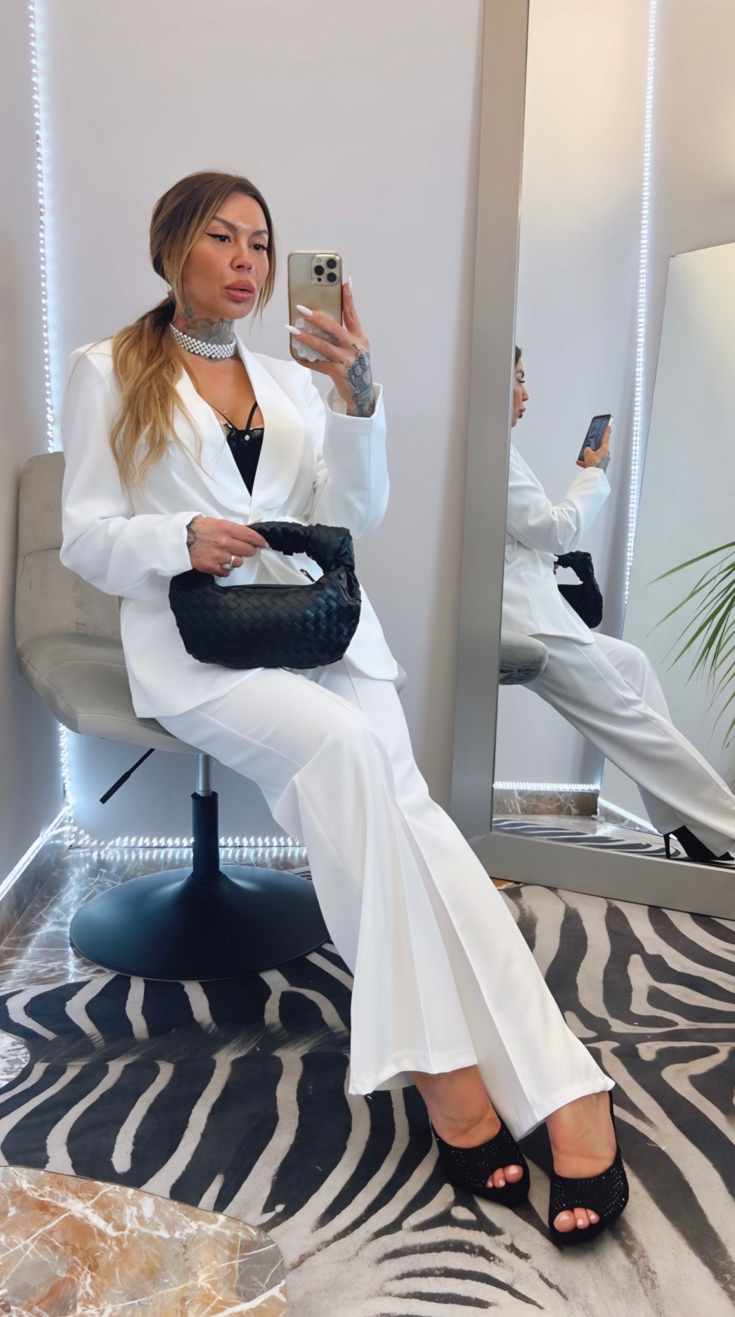 TAILLEUR CON GIACCA MONOPETTO CON CINTURA