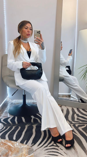 TAILLEUR CON GIACCA MONOPETTO CON CINTURA