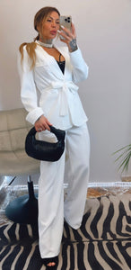TAILLEUR CON GIACCA MONOPETTO CON CINTURA