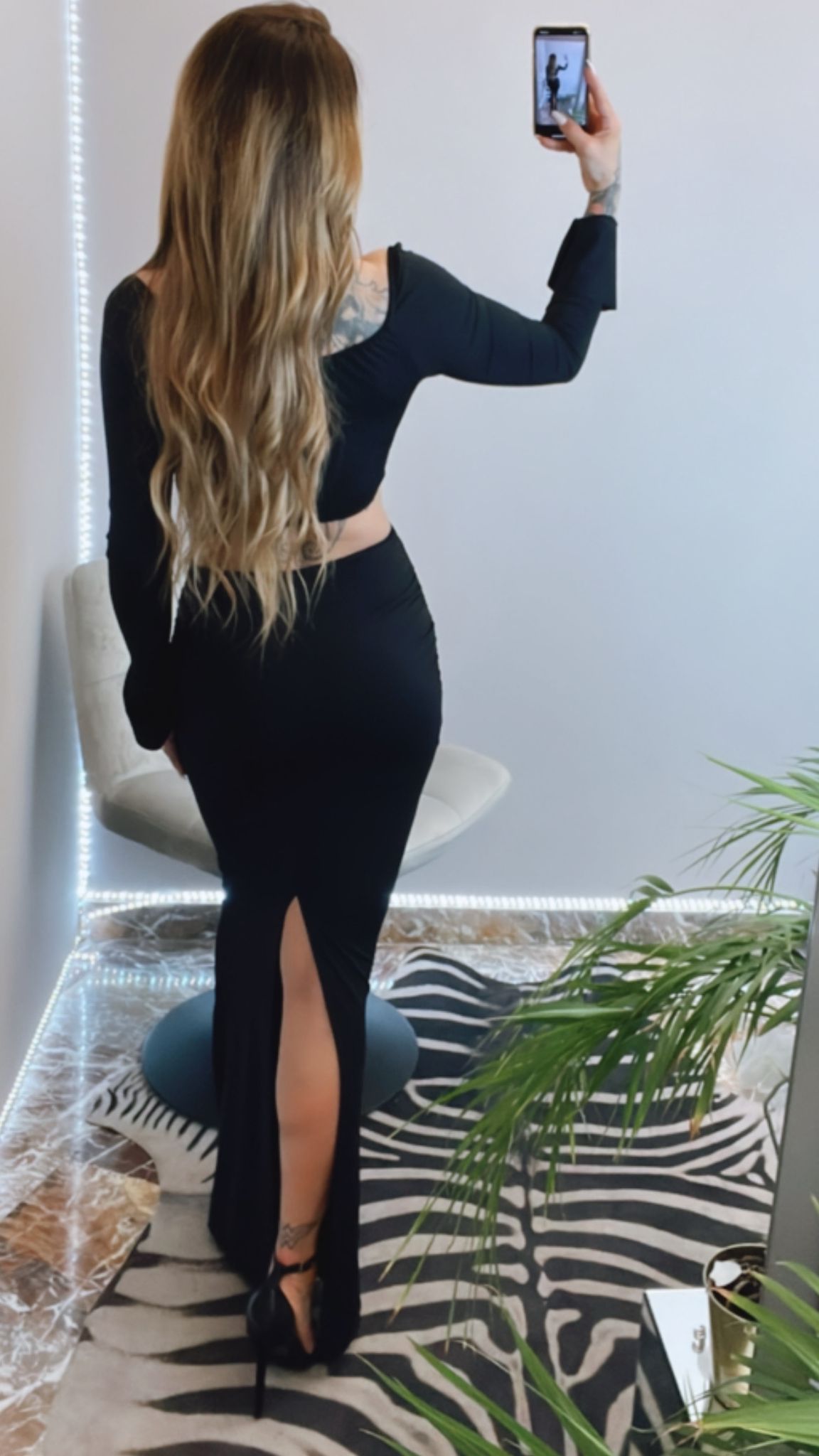 ABITO LUNGO ELASTICIZZATO CON CUT E INCROCIO