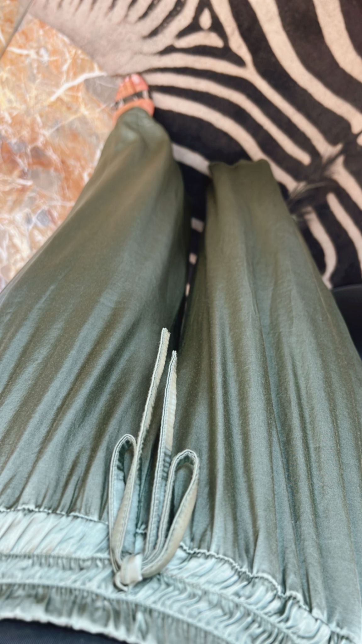 PANTALONI IN RASO OVER